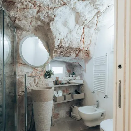 Grotta Carlotta *