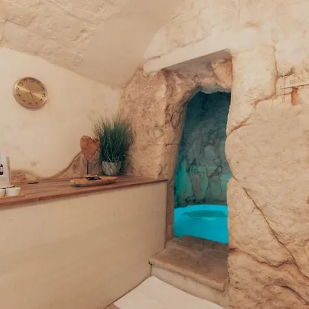 Grotta Carlotta *