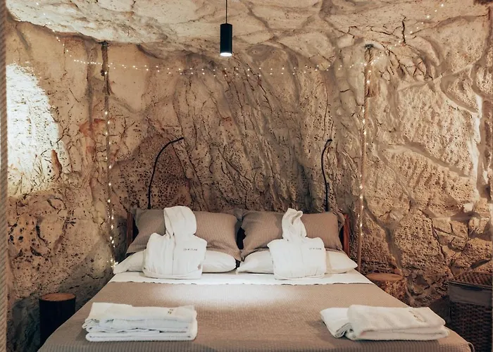 לינה וארוחת בוקר Grotta Carlotta אוסטוני