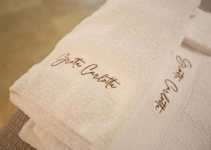 Bed & Breakfast Grotta Carlotta